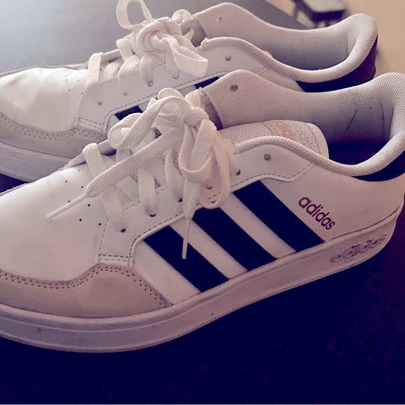 ADIDAS SNEAKERS - SIZE 7 MEN OR 9 WOMEN - WORN 3 TIMES. - Picture 1 of 4